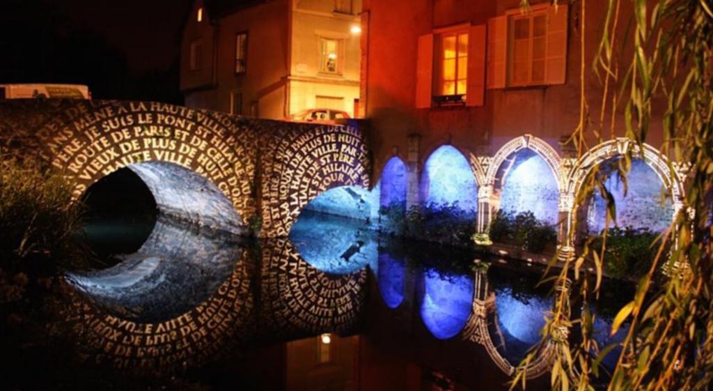 Logis Hotel L'Oree De Chartres - Barjouville Exterior photo